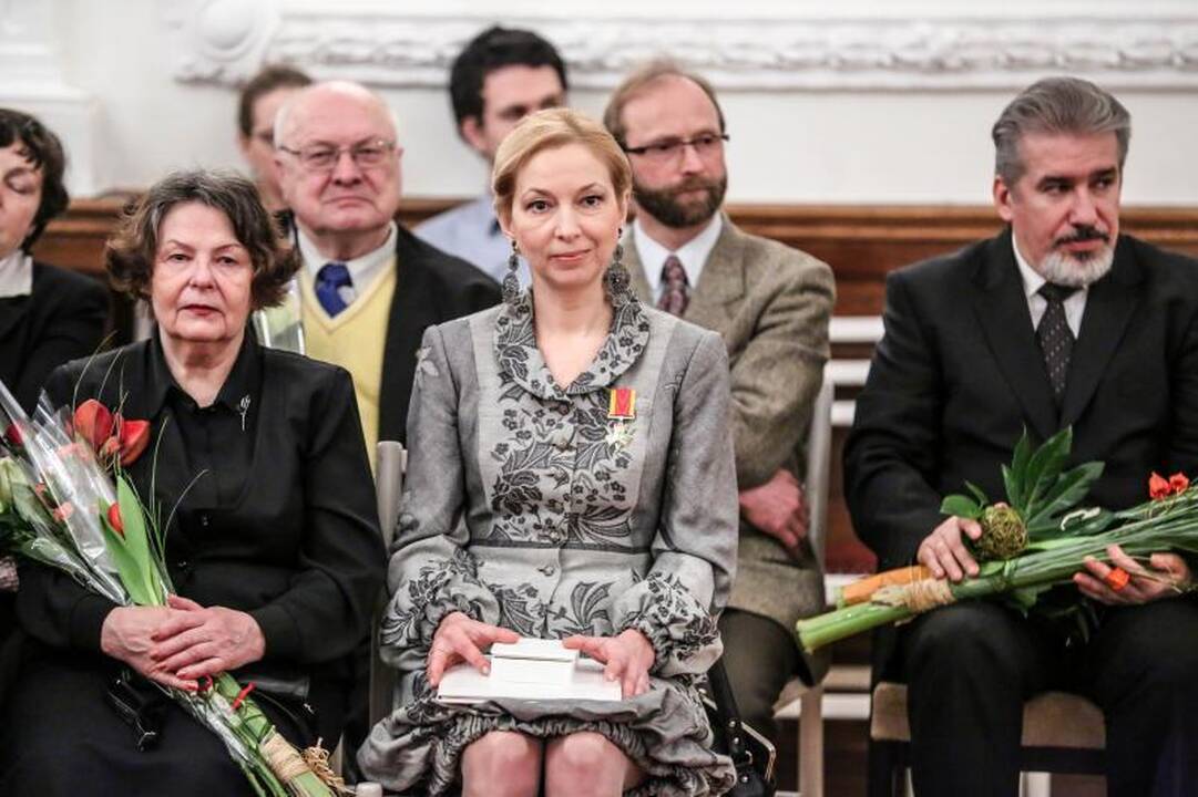 Rotušėje dešimčiai kauniečių išdalyti Santakos garbės ženklai