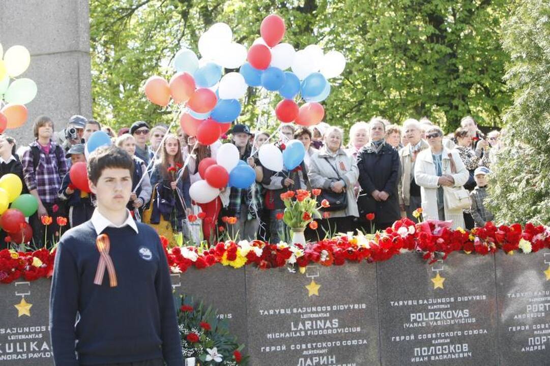 Gegužės 9-ąją klaipėdiečiai paminėjo karių kapinėse (papildyta)