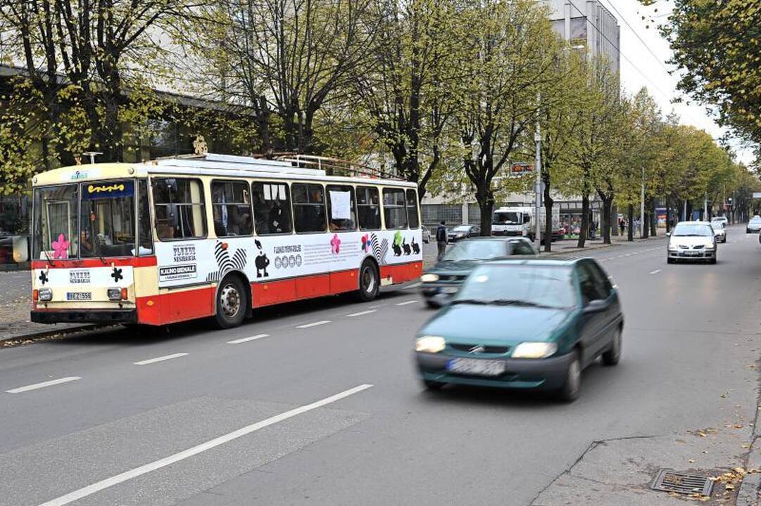 Į Kauno gatves išriedėjo „Fluxus“ troleibusas