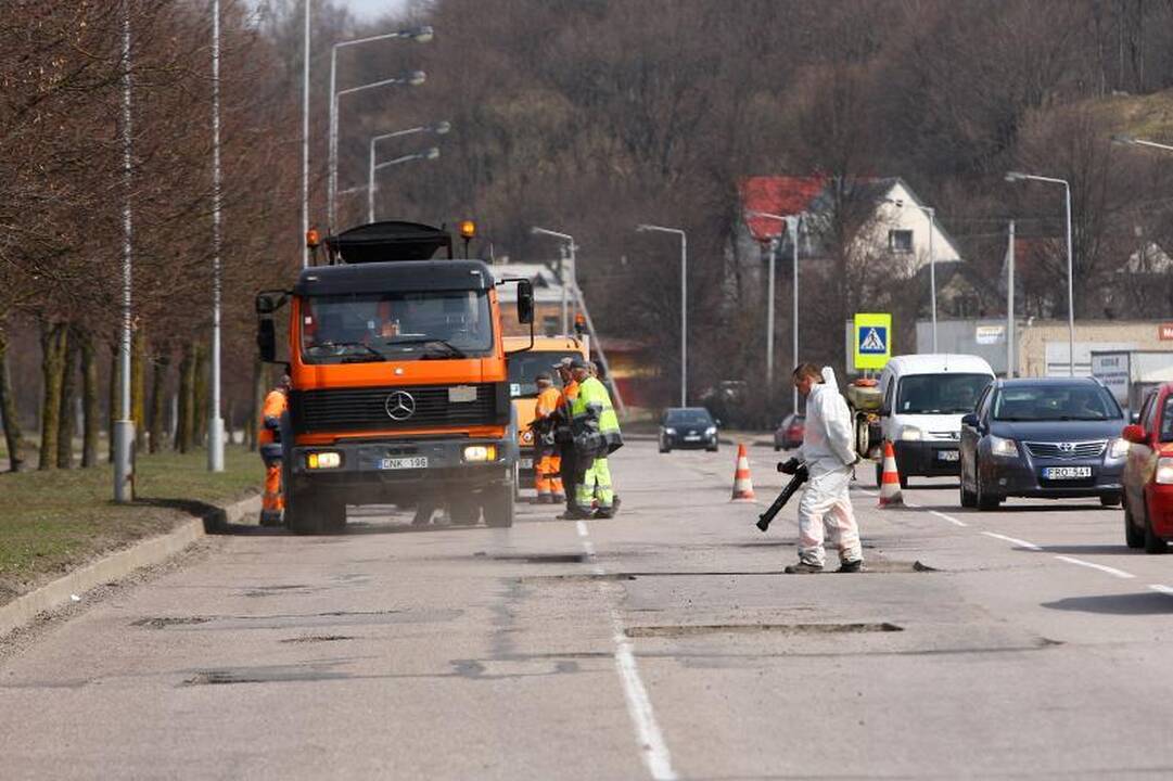 Kauno duobėms lopyti – papildomi milijonai