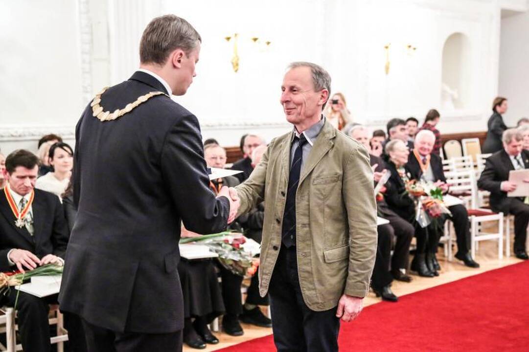 Rotušėje dešimčiai kauniečių išdalyti Santakos garbės ženklai