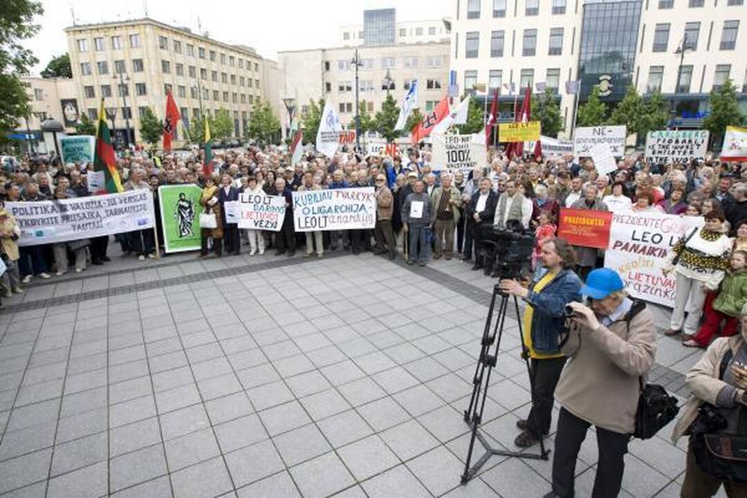 Mitinge prie Vyriausybės - 300 žmonių