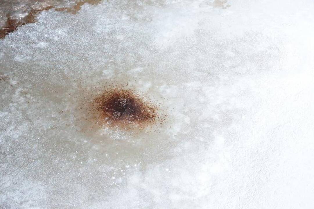 Klaipėdoje girto vairuotojo mašina pakibo ant Pilies tilto (papildyta)