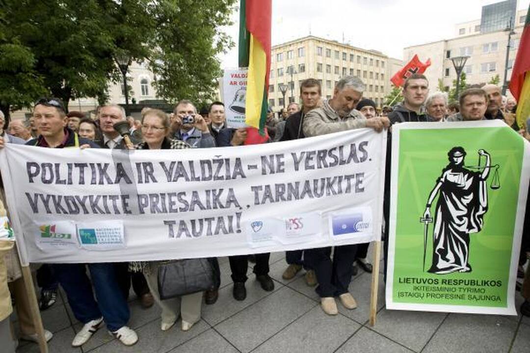 Mitinge prie Vyriausybės - 300 žmonių