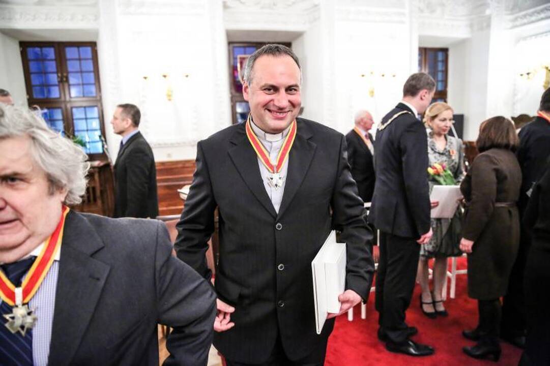 Rotušėje dešimčiai kauniečių išdalyti Santakos garbės ženklai