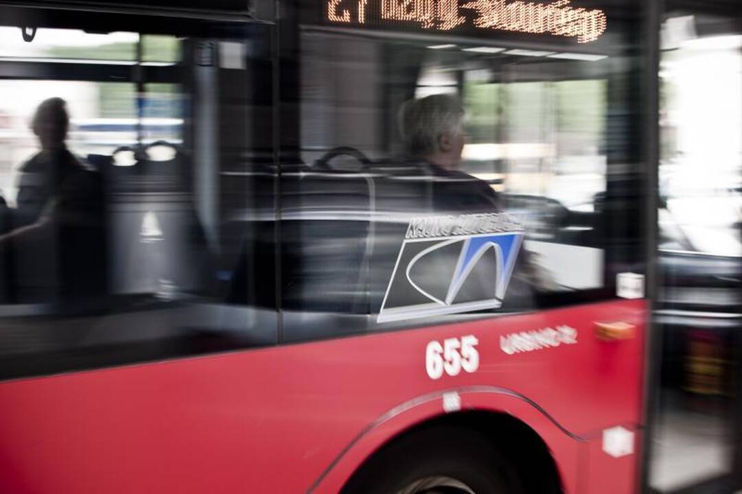 Kauno pensininkams viešojo transporto lengvatų teks palaukti