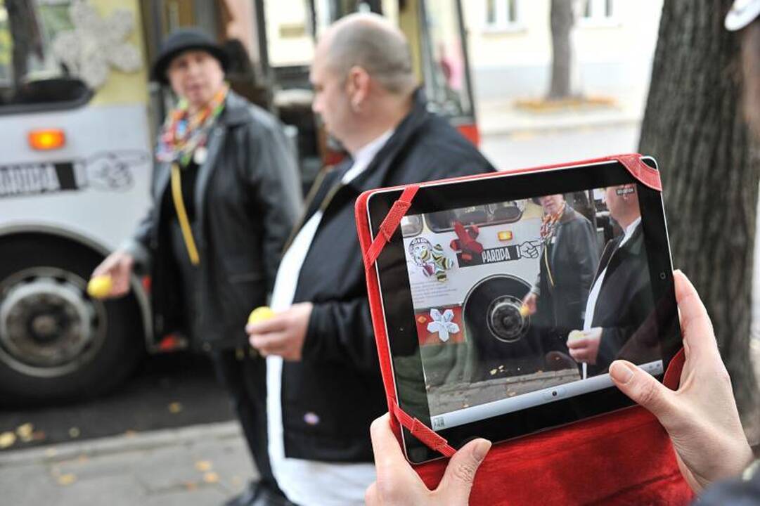 Į Kauno gatves išriedėjo „Fluxus“ troleibusas