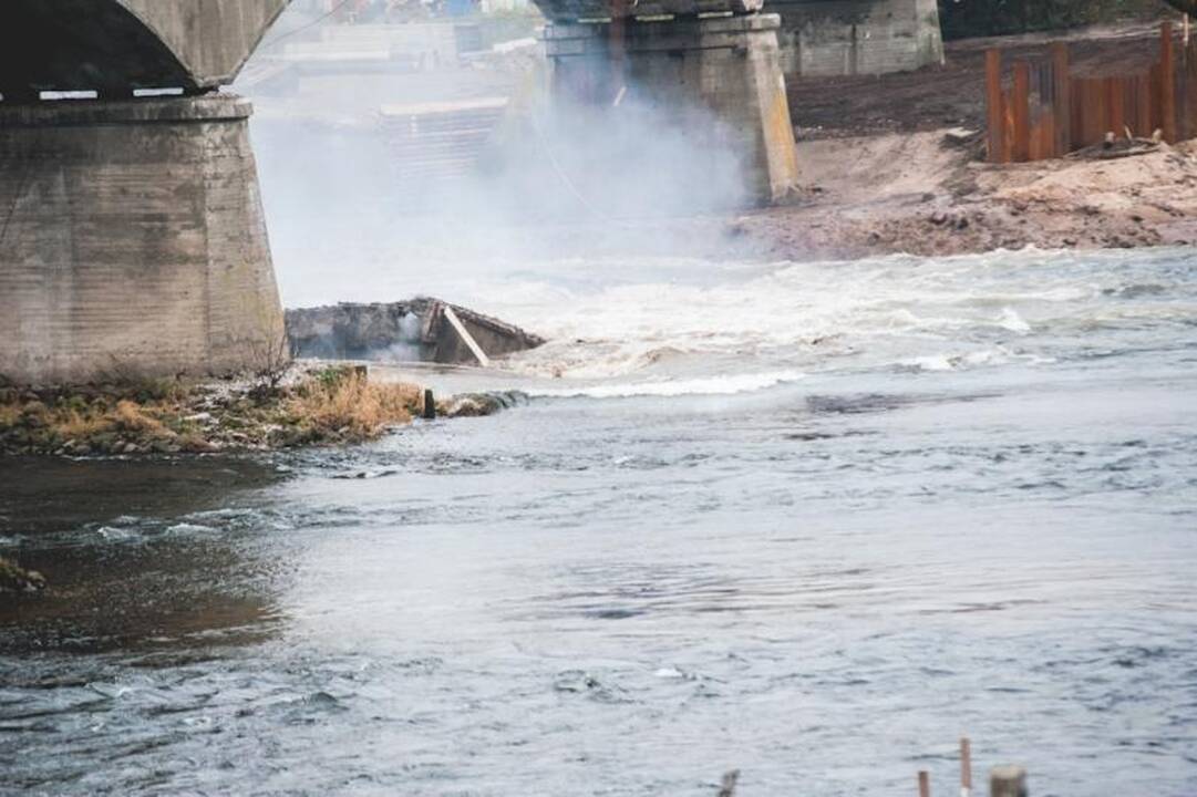 Panemunės tiltą išdraskė sprogimas, laukia dar penki bandymai