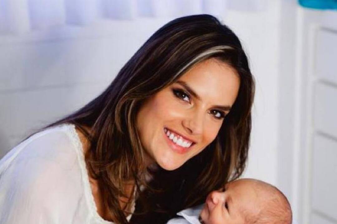 Alessandra Ambrosio paskelbė savo mažylio nuotraukas
