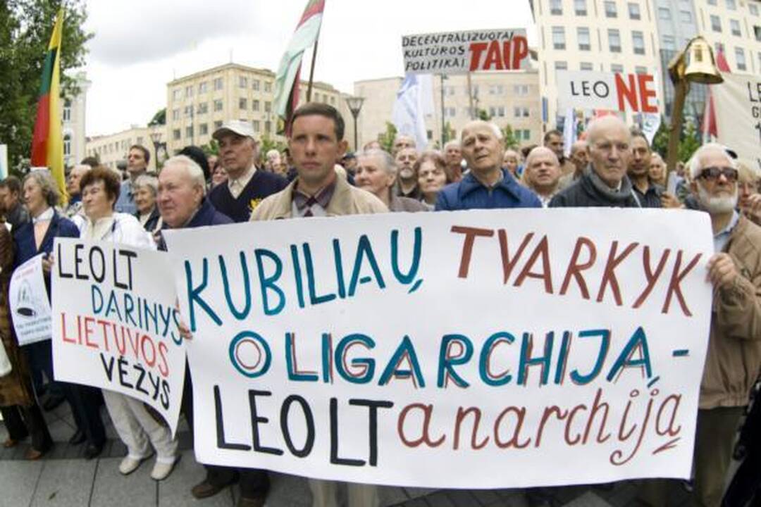 Mitinge prie Vyriausybės - 300 žmonių