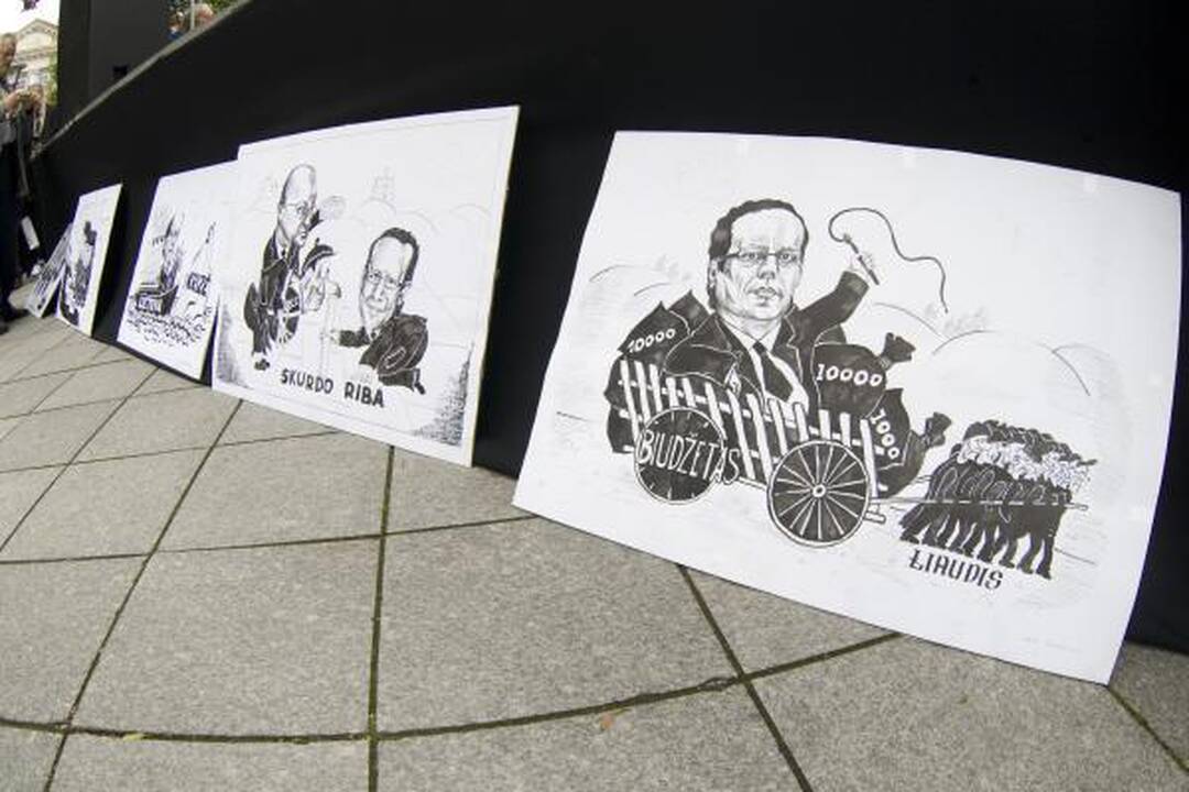 Mitinge prie Vyriausybės - 300 žmonių