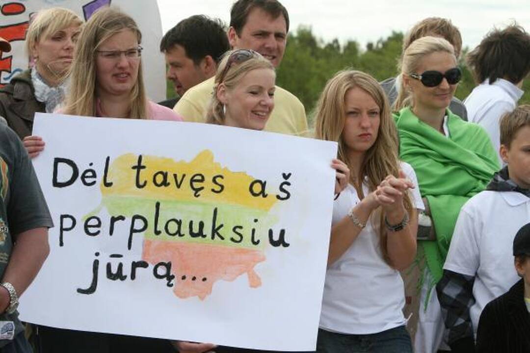 Baltijos jūrą baidarėmis klaipėdiečiai tikisi įveikti per keturias paras