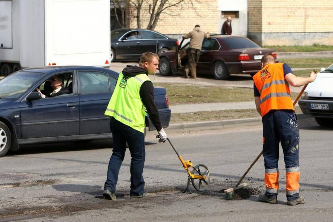 Kauno duobėms lopyti – papildomi milijonai