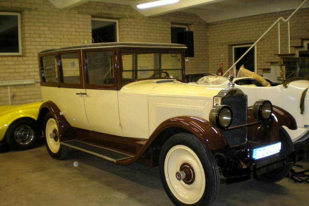 Sostinėje - klasikinių automobilių paroda