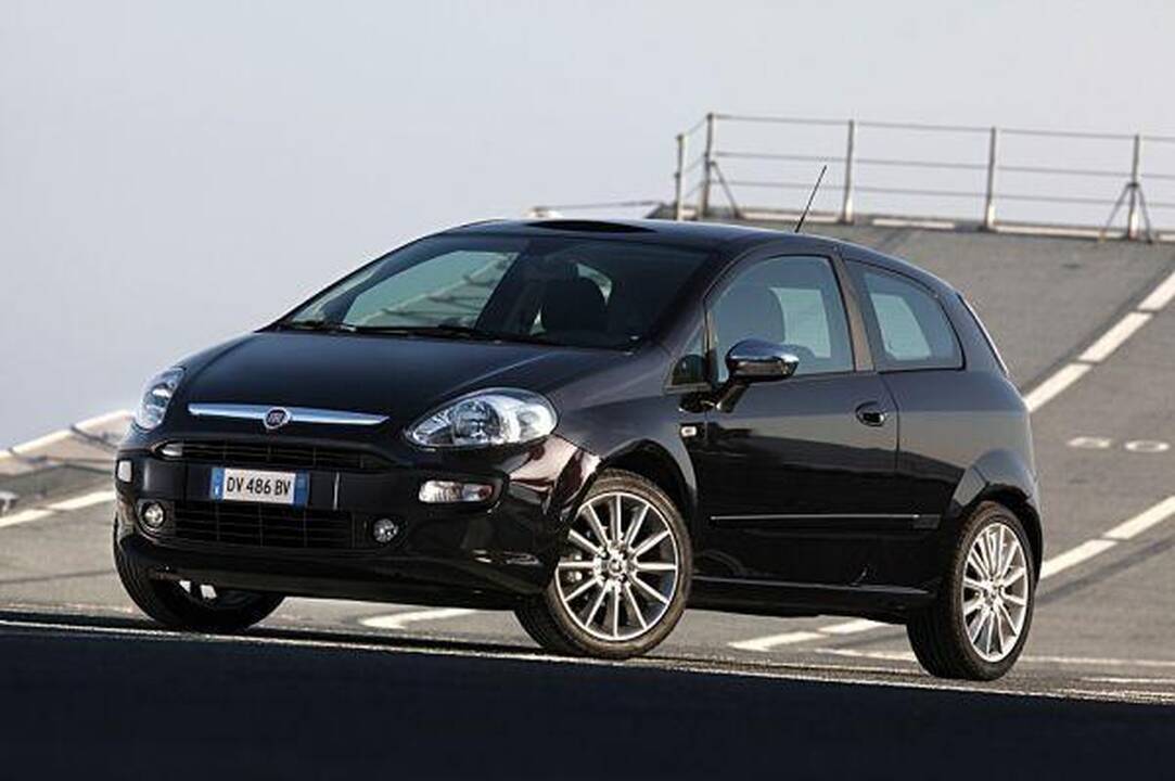 21 pretendentas į „Metų automobilio 2010“ karūną