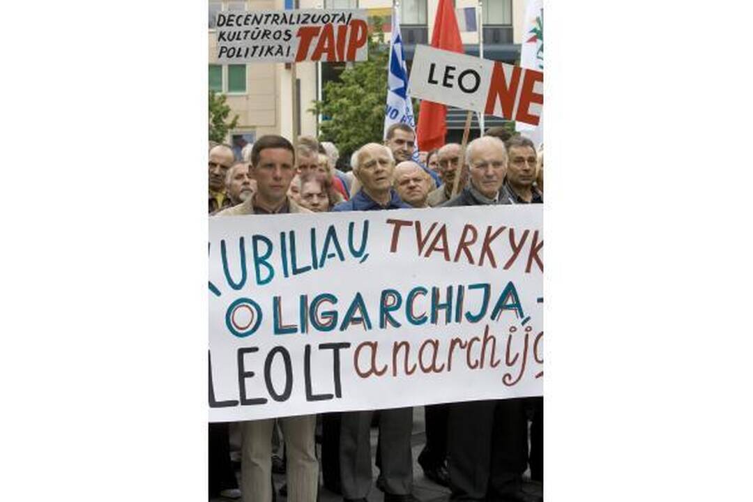 Mitinge prie Vyriausybės - 300 žmonių