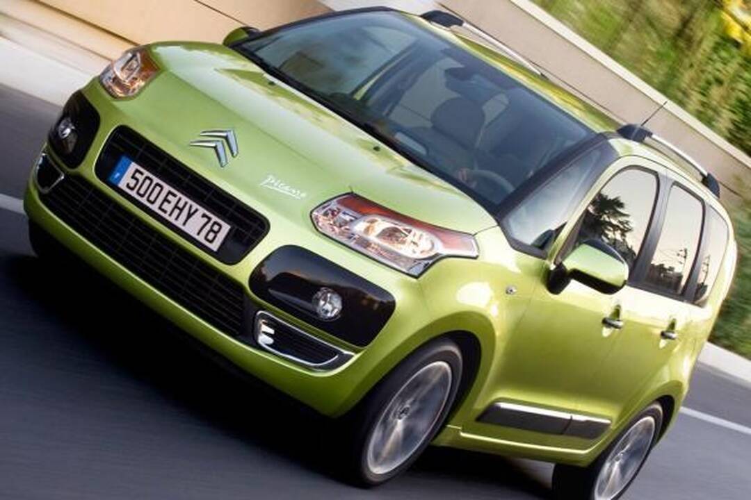21 pretendentas į „Metų automobilio 2010“ karūną