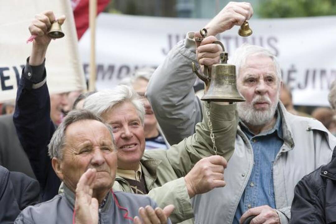 Mitinge prie Vyriausybės - 300 žmonių