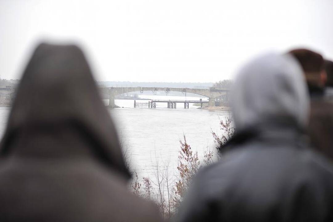 Panemunės tiltą išdraskė sprogimas, laukia dar penki bandymai