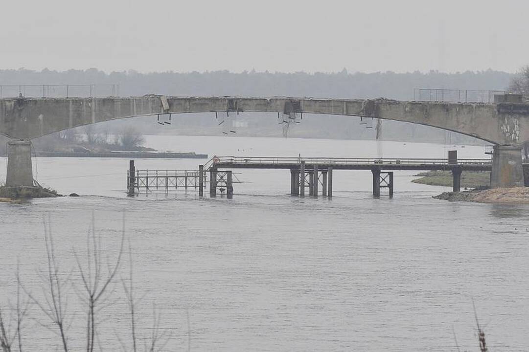 Panemunės tiltą išdraskė sprogimas, laukia dar penki bandymai