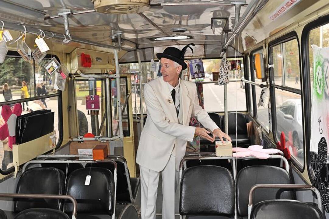 Į Kauno gatves išriedėjo „Fluxus“ troleibusas