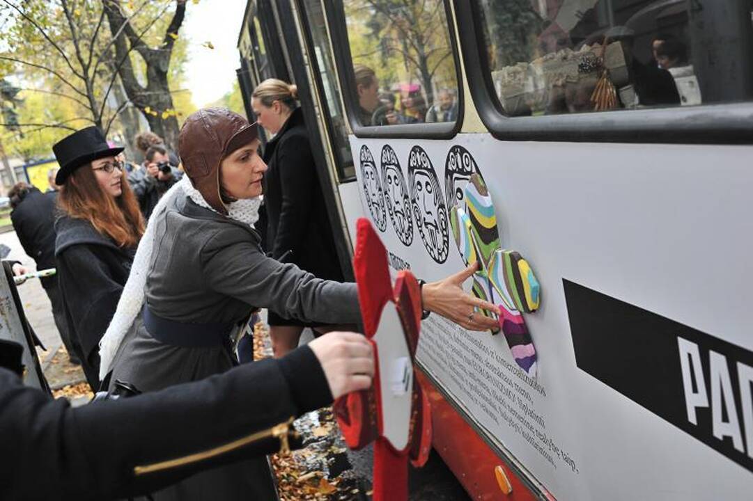 Į Kauno gatves išriedėjo „Fluxus“ troleibusas