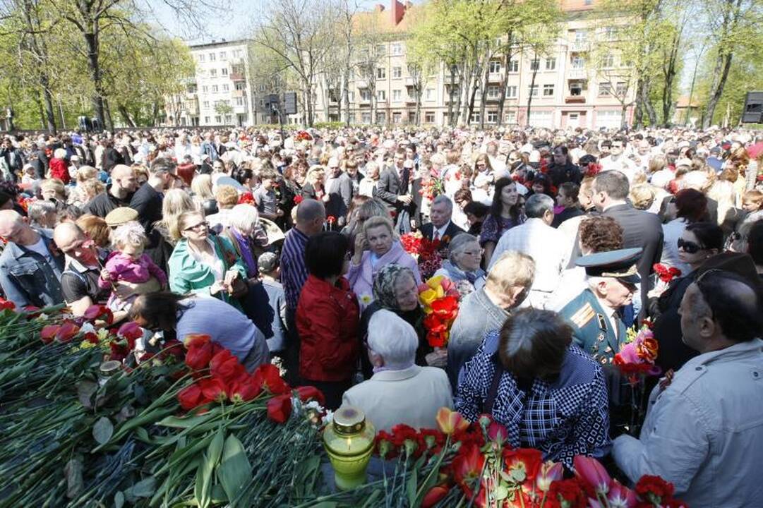 Gegužės 9-ąją klaipėdiečiai paminėjo karių kapinėse (papildyta)