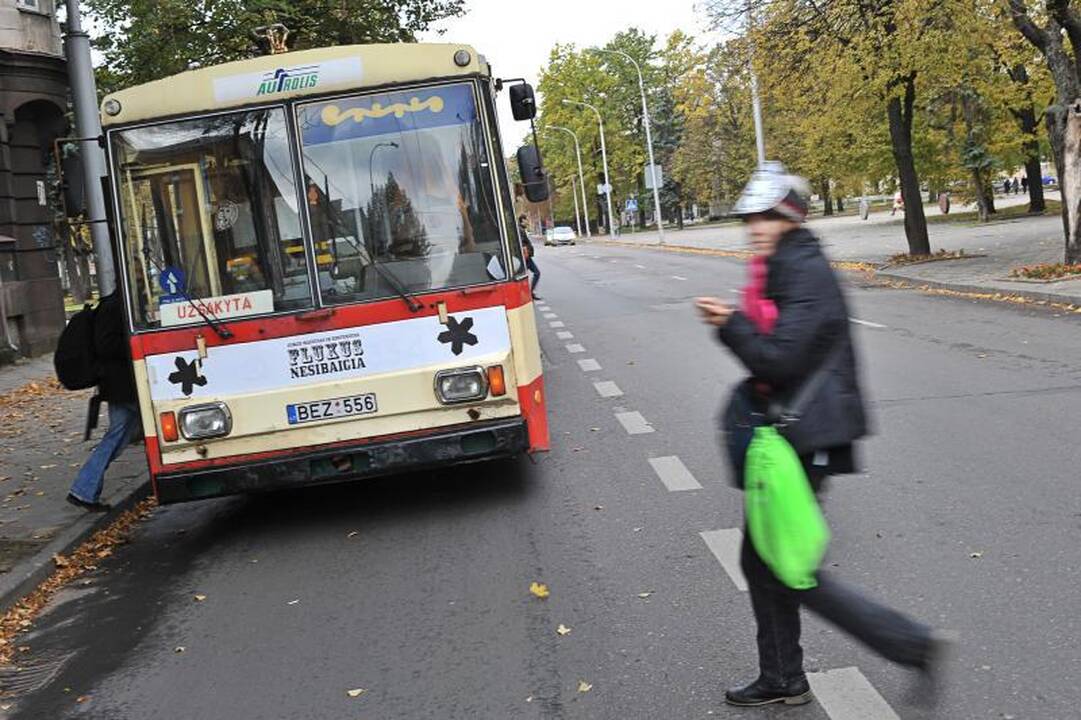 Į Kauno gatves išriedėjo „Fluxus“ troleibusas