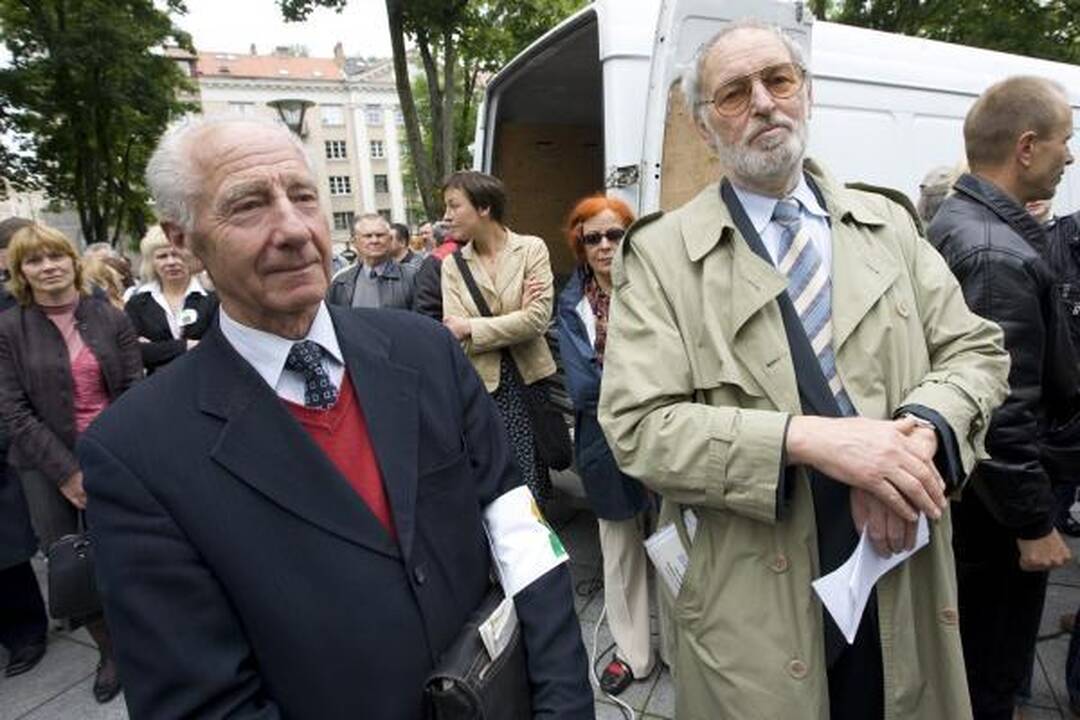 Mitinge prie Vyriausybės - 300 žmonių