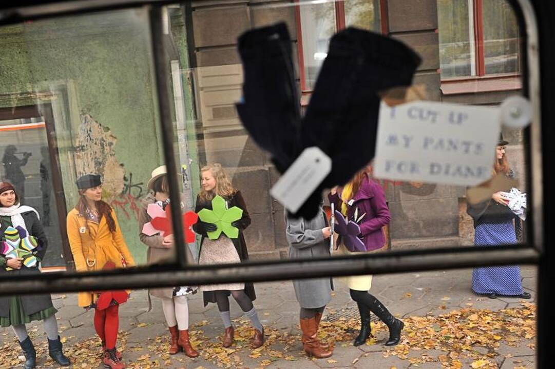 Į Kauno gatves išriedėjo „Fluxus“ troleibusas