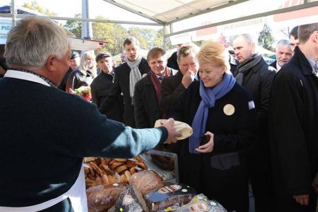 Mugėje "Derliaus šventė" kvepėjo dešra ir česnakais