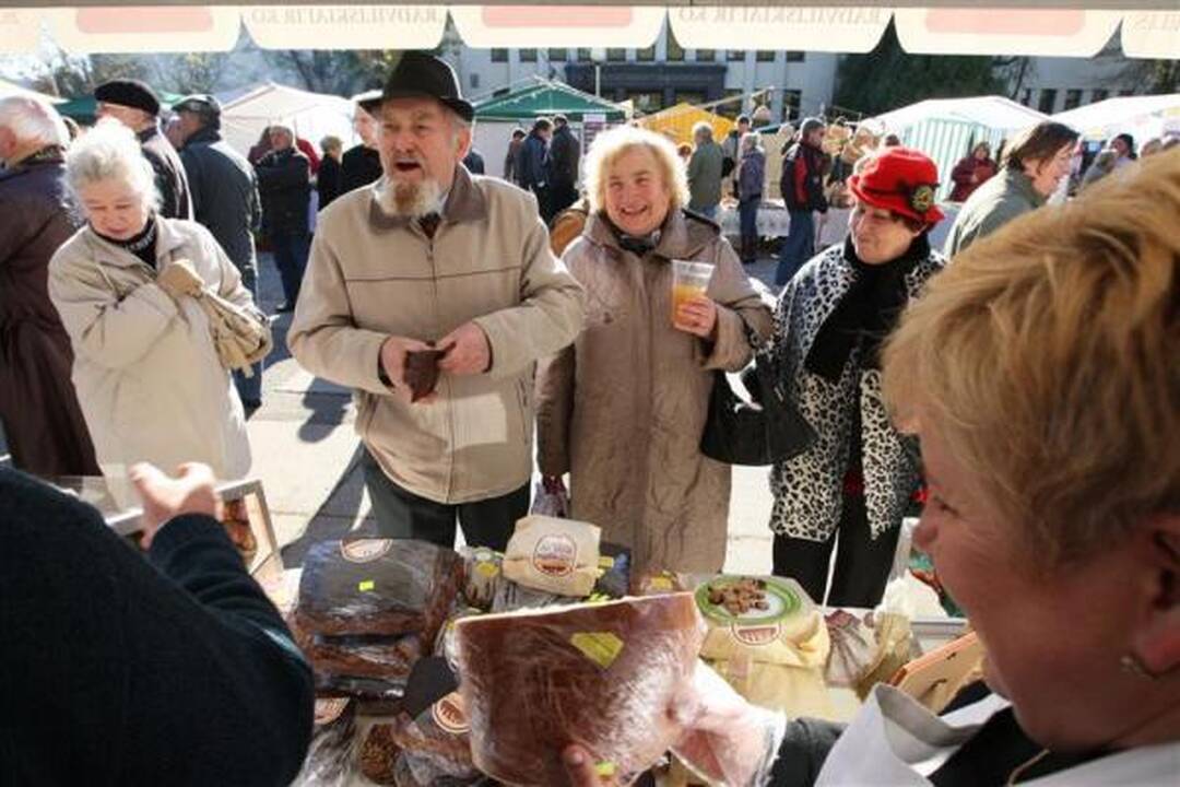 Mugėje "Derliaus šventė" kvepėjo dešra ir česnakais