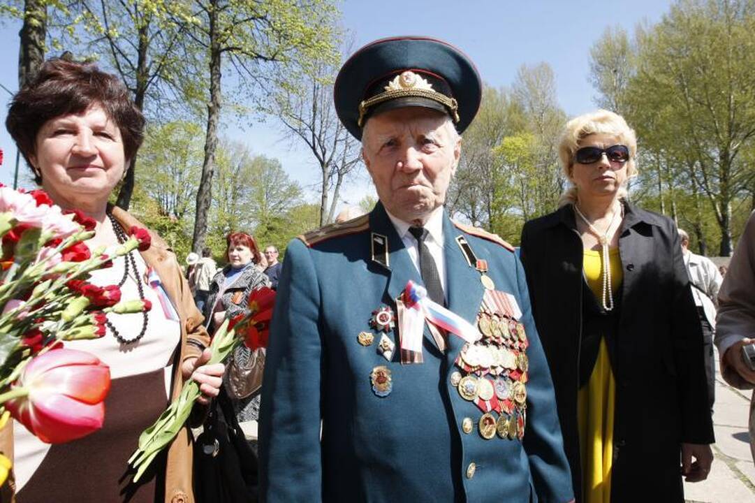 Gegužės 9-ąją klaipėdiečiai paminėjo karių kapinėse (papildyta)