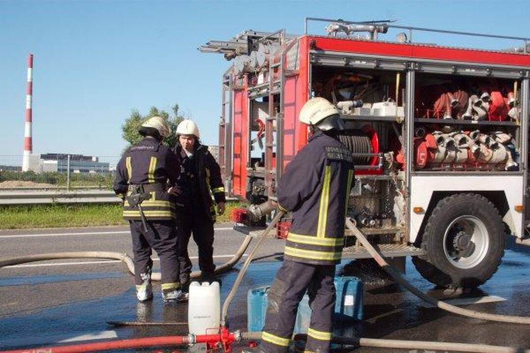 Greitkelyje Vilnius–Kaunas degė kranas