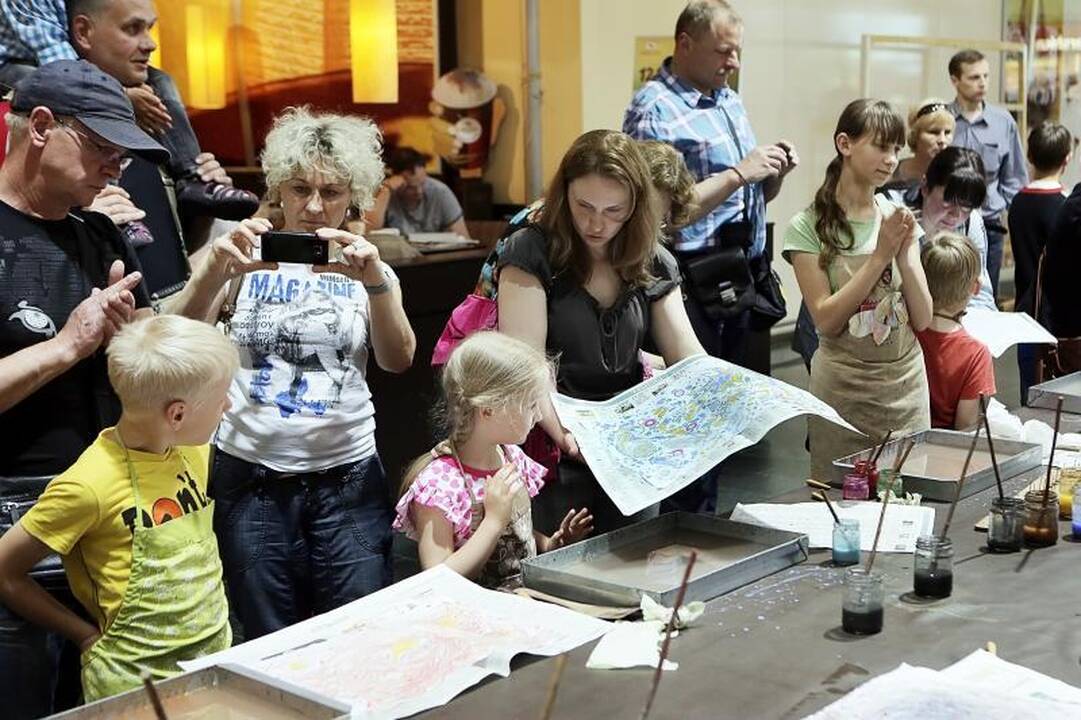 Klaipėdiečiai rekordo siekė tapydami ant vandens