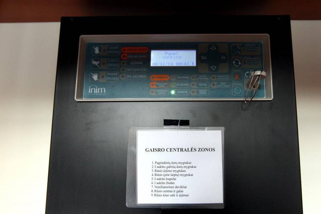 Degantį Pažaislį gelbėtų tik vienuolės su gesintuvais