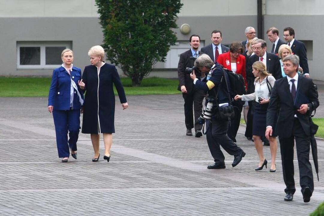 H.Clinton nekomentuoja CŽV kalėjimo istorijos