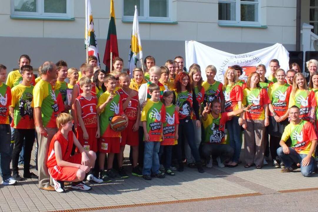 Prezidentė išbandė krepšinio kamuolio šoklumą