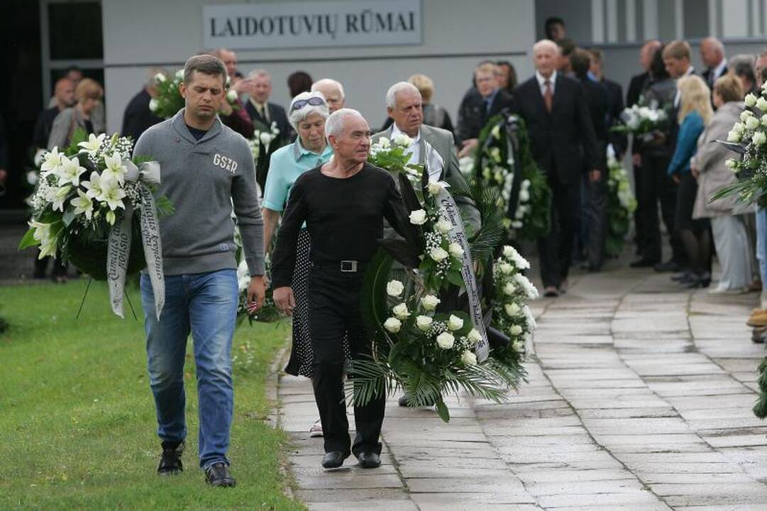 Krepšinio teisėjas V.Dovidavičius palydėtas į paskutinę kelionę