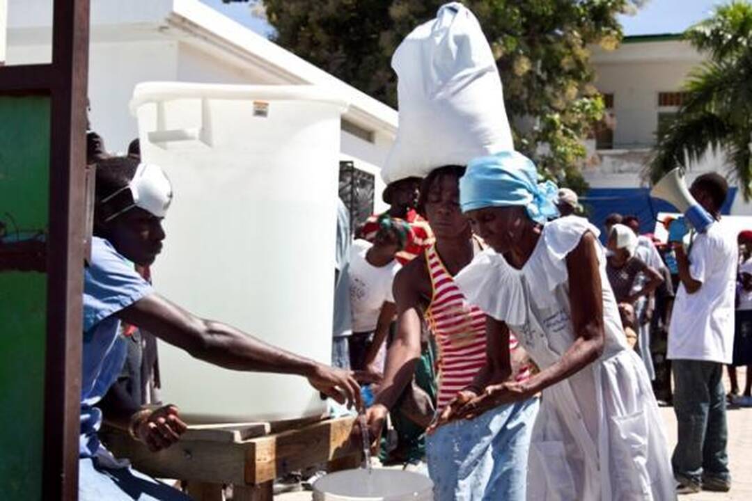 Choleros gniaužtuose atsidūrusius haitiečius kausto baimė ir kančia
