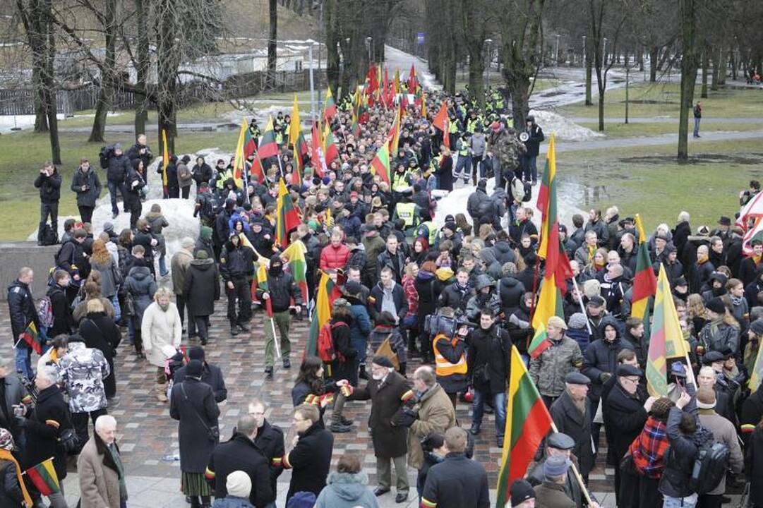 Kovo 11-osios eitynėse - ir kaukolės, ir provokacijos
