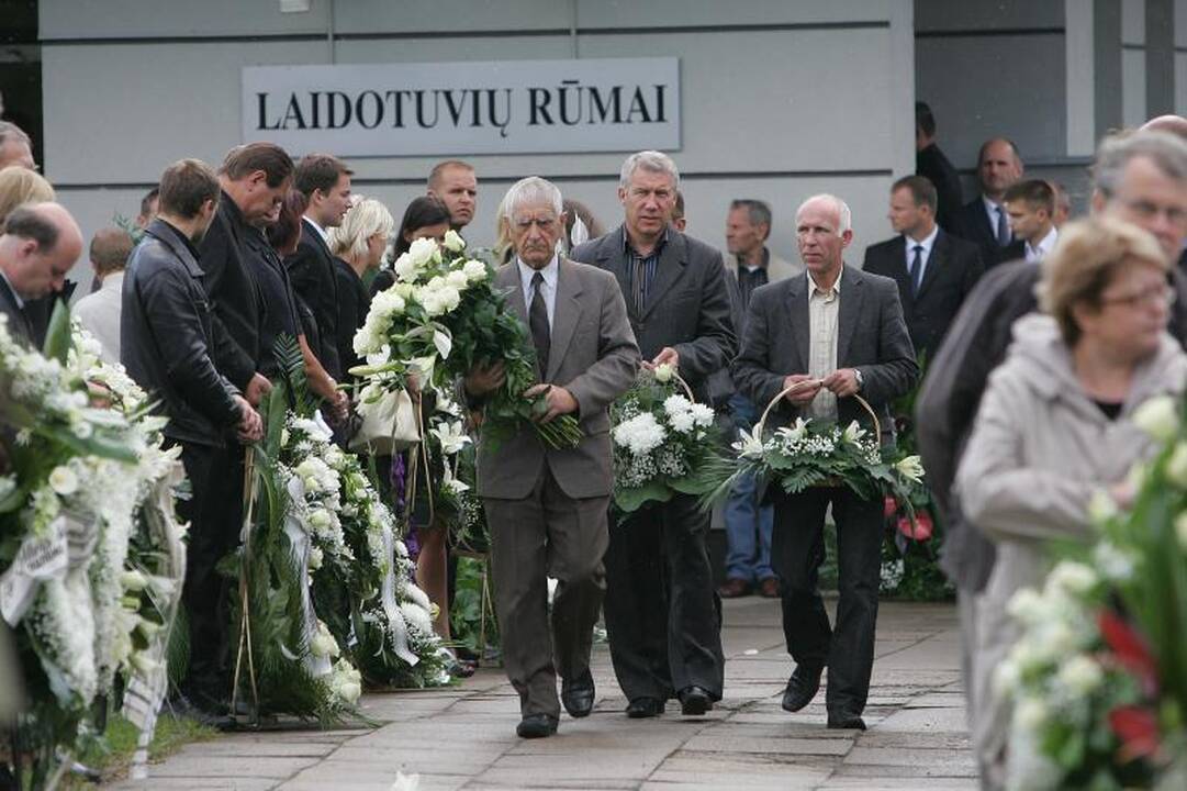 Krepšinio teisėjas V.Dovidavičius palydėtas į paskutinę kelionę