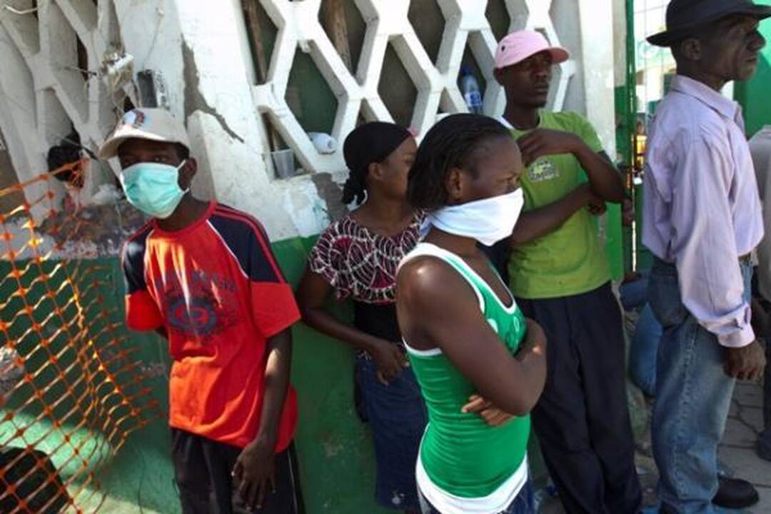 Choleros gniaužtuose atsidūrusius haitiečius kausto baimė ir kančia