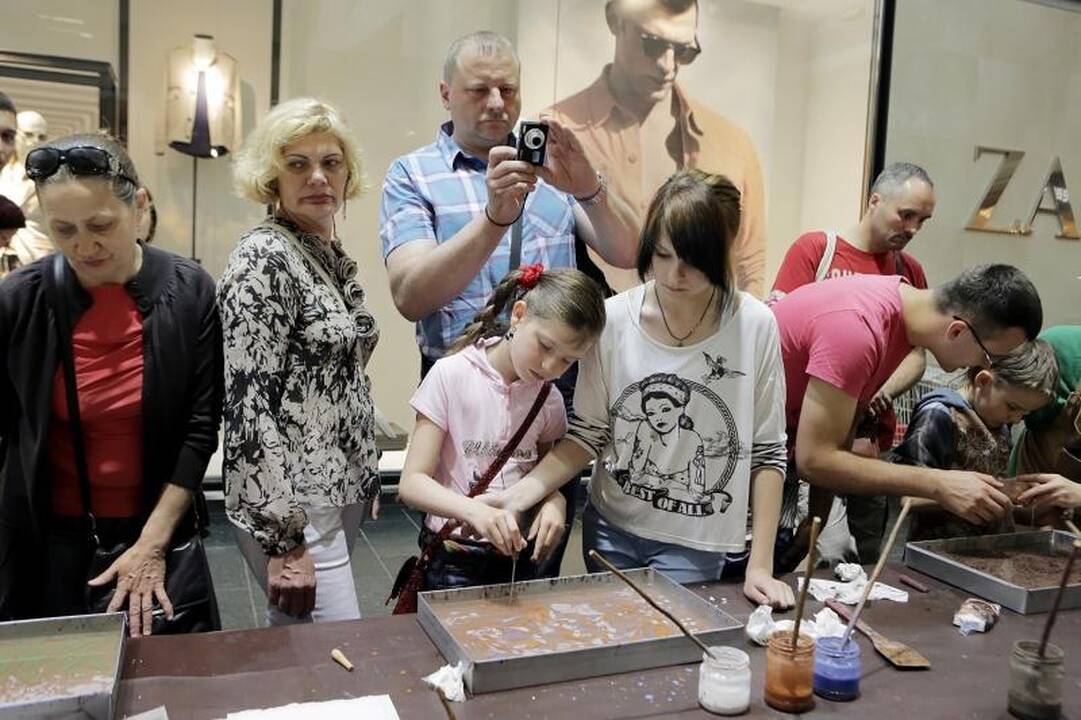 Klaipėdiečiai rekordo siekė tapydami ant vandens