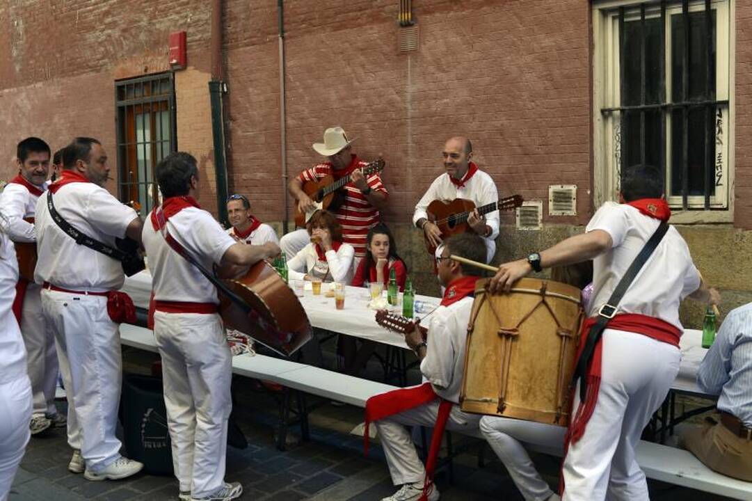 Ispanijoje San Fermino festivalyje buliai sužeidė du žmonės