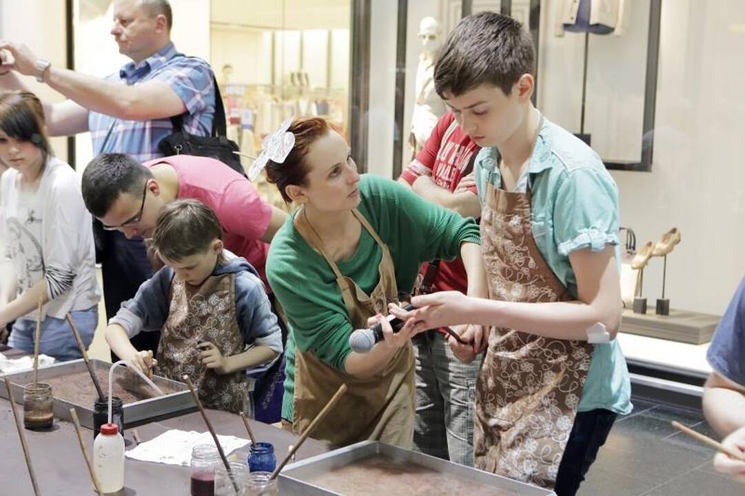 Klaipėdiečiai rekordo siekė tapydami ant vandens