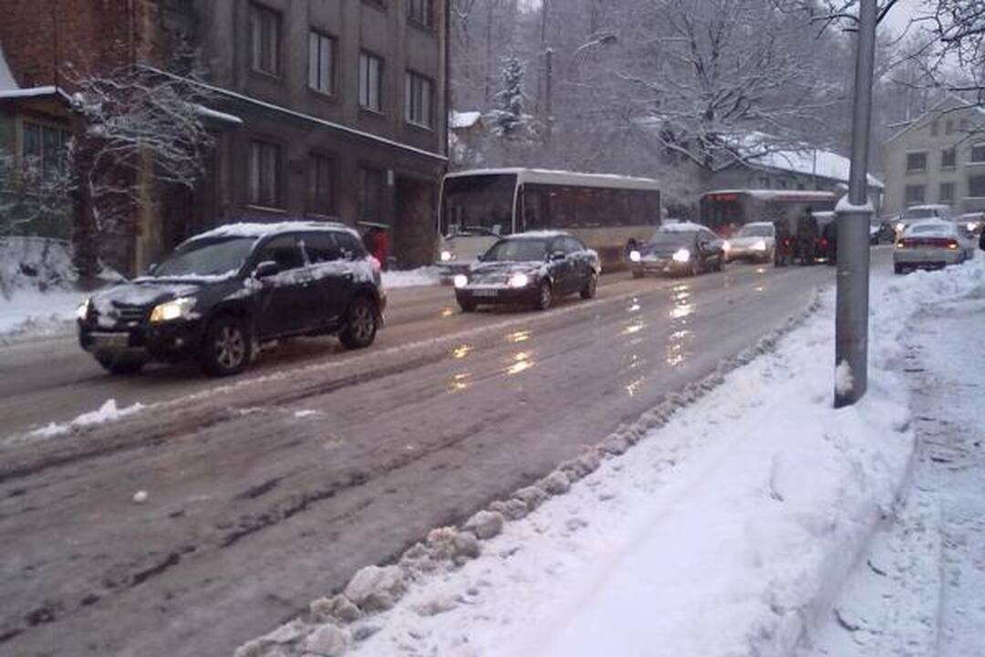 „Kauno švara“ žada per naktį barstyti ir valyti gatves