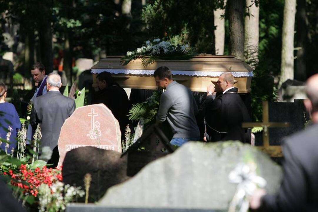 Krepšinio teisėjas V.Dovidavičius palydėtas į paskutinę kelionę