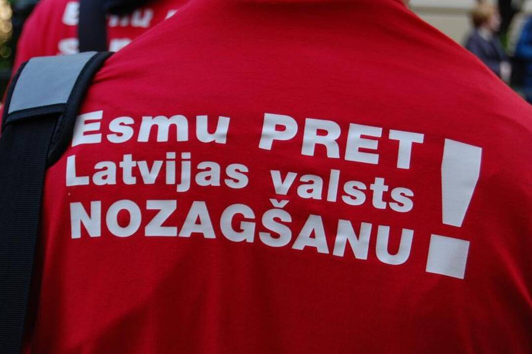 Latvijos prezidentas prie Seimo pastato sutiktas plojimais