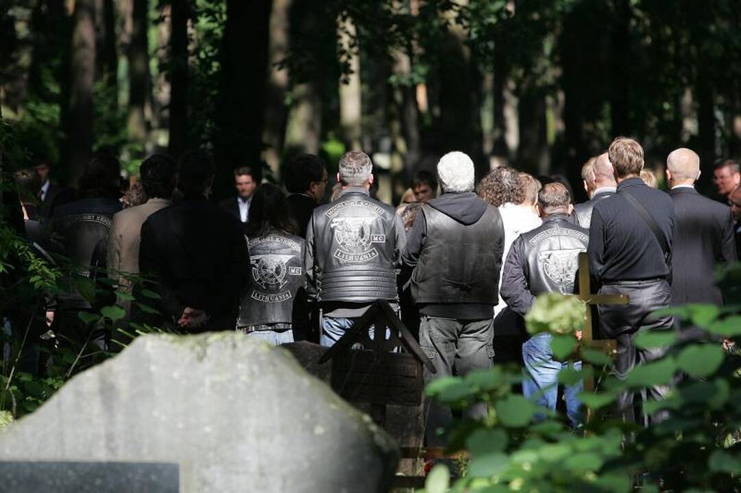 Krepšinio teisėjas V.Dovidavičius palydėtas į paskutinę kelionę